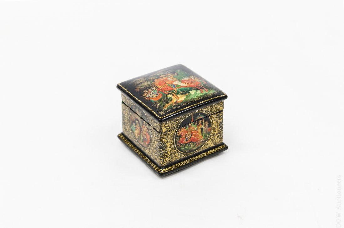 Palekh Russian Lacquer Box. (1 of 10)