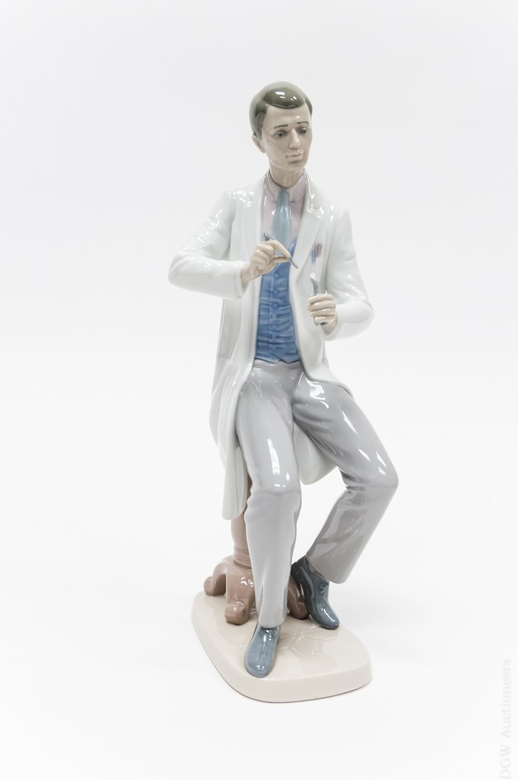 Lladro Porcelain Figure, Dentist. (1 of 10)