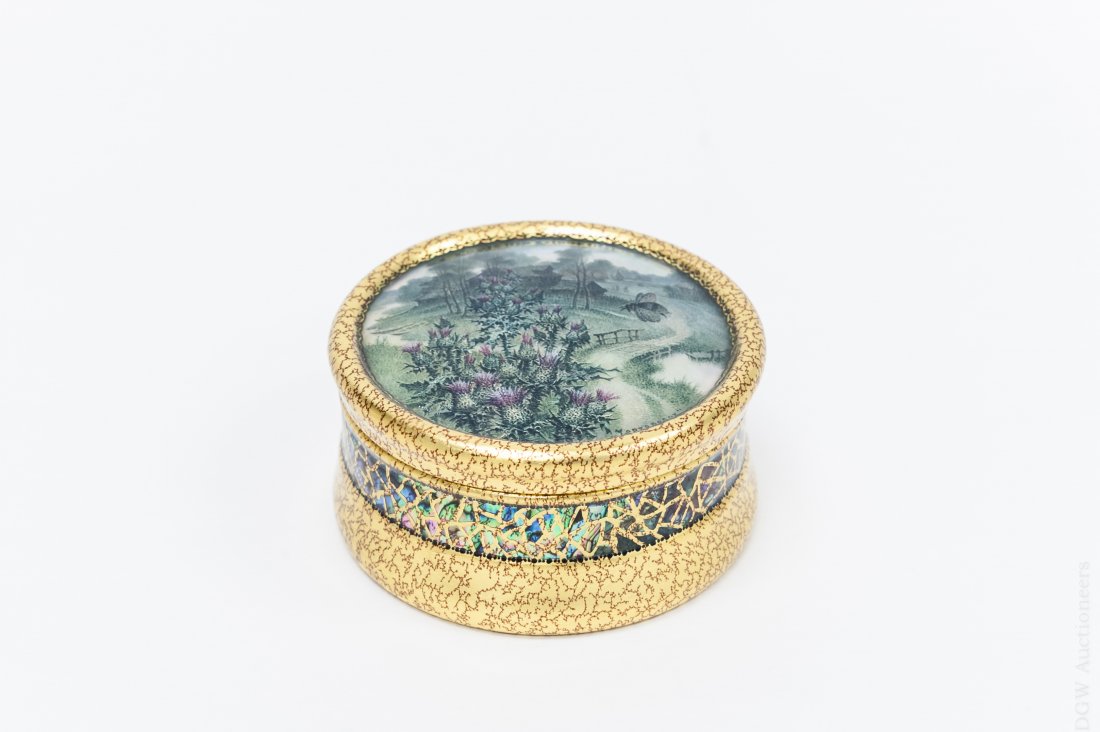 Isaev Igor Fedoskino Lacquer & Mother-of-Pearl Box. (1 of 8)