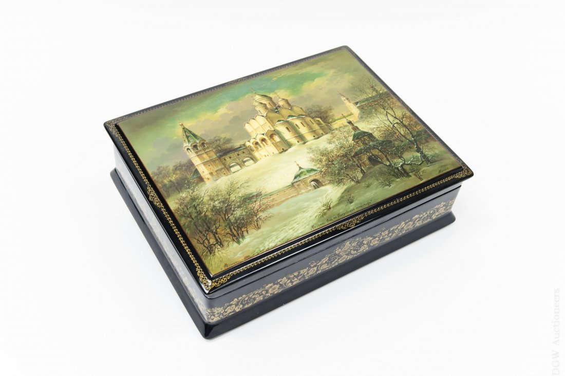 Puchkov Fedoskino Russian Lacquer Box. (1 of 9)
