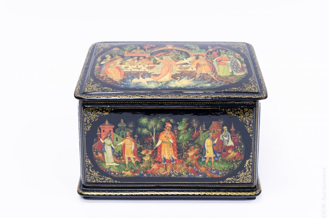 Palekh Russian Lacquer Box. (1 of 7)