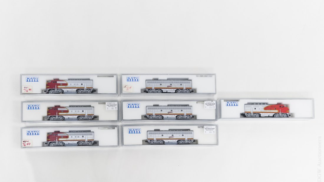 (7) Kato Locomotive Carriages. (1 of 5)