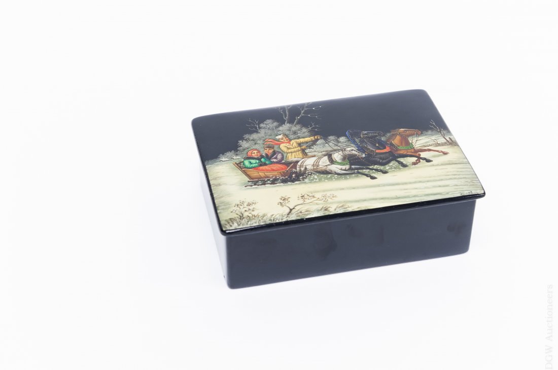 1976 Fedoskino Russian Lacquer Box. (1 of 7)