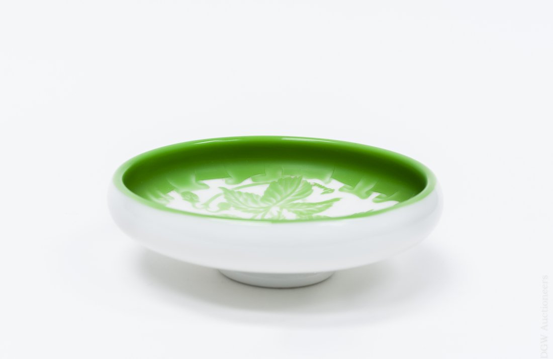 Orme Orient and Flume Cameo Glass Dish. (1 of 7)