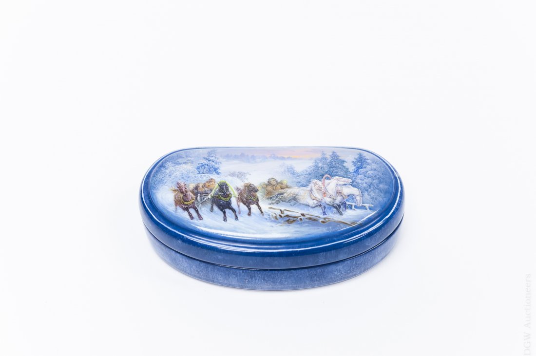 Fedoskino Russian Lacquer Box. (1 of 7)