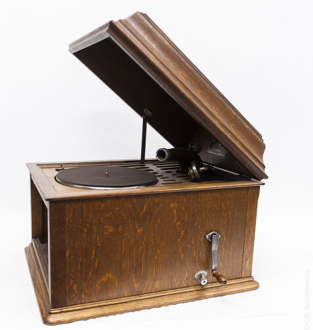 Edison Disc Phonograph Model B80. (1 of 9)