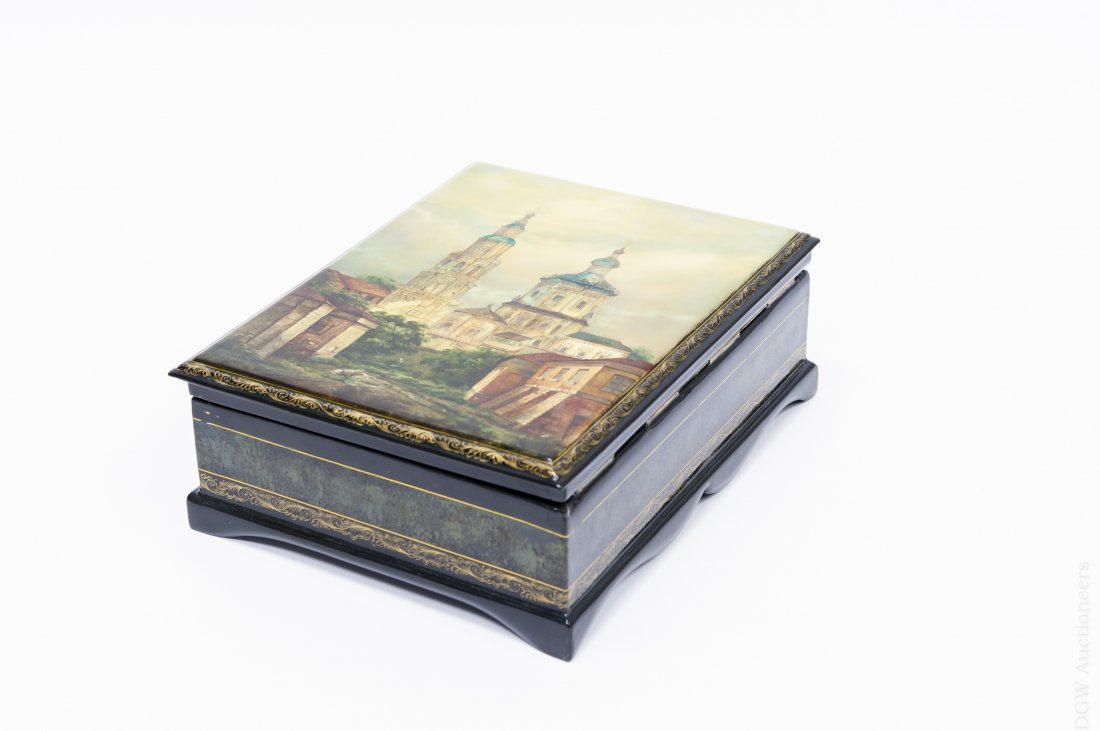 Borisov Fedoskino Russian Lacquer Box. (1 of 8)