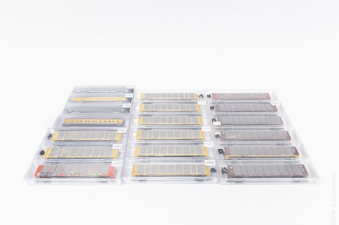 (19) 'N' Scale Train Cars. (1 of 4)