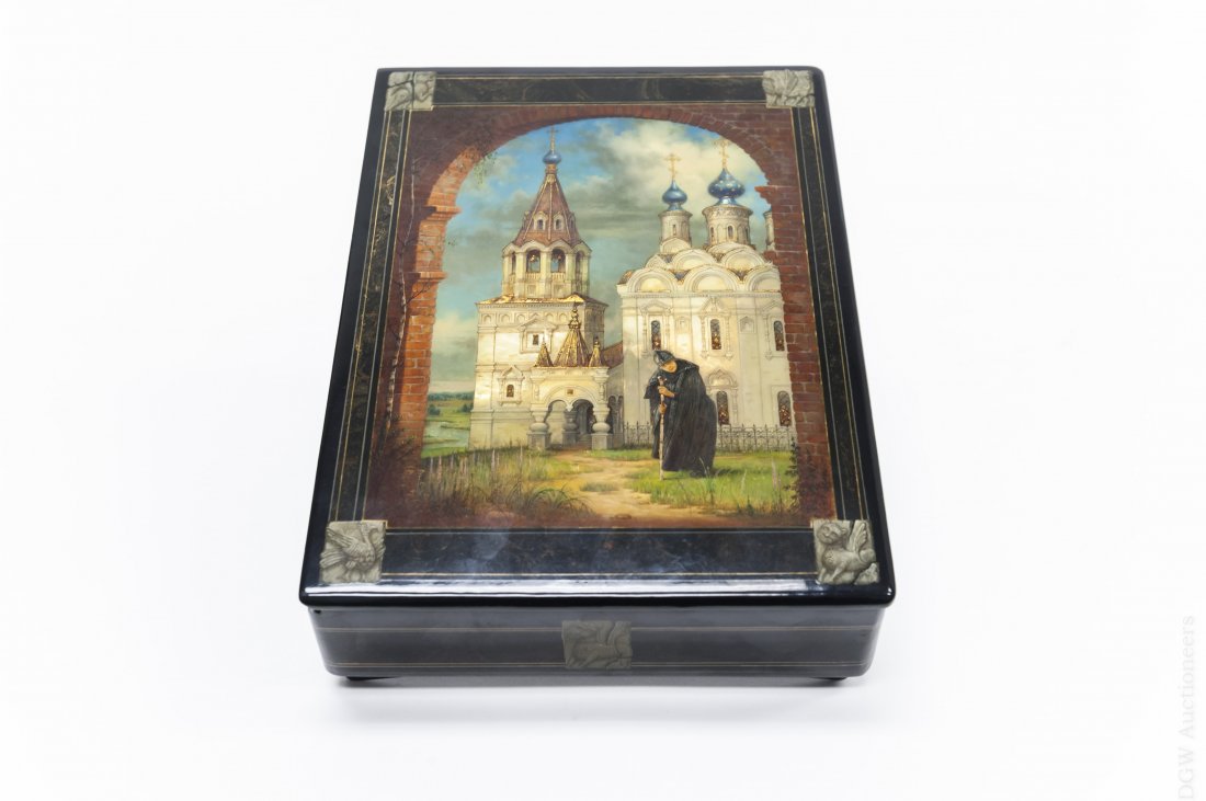 Fedoskino Russian Lacquer Box, Church. (1 of 10)
