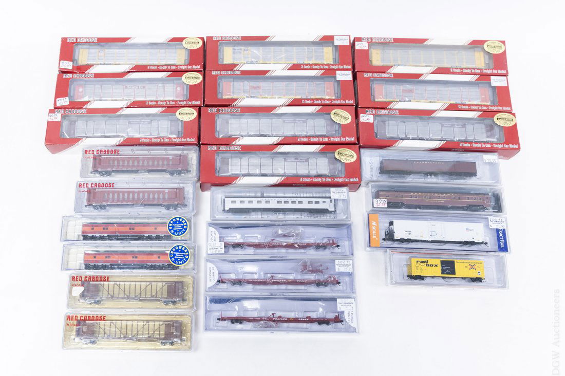 (30) Model Railroad Carriages. (1 of 3)