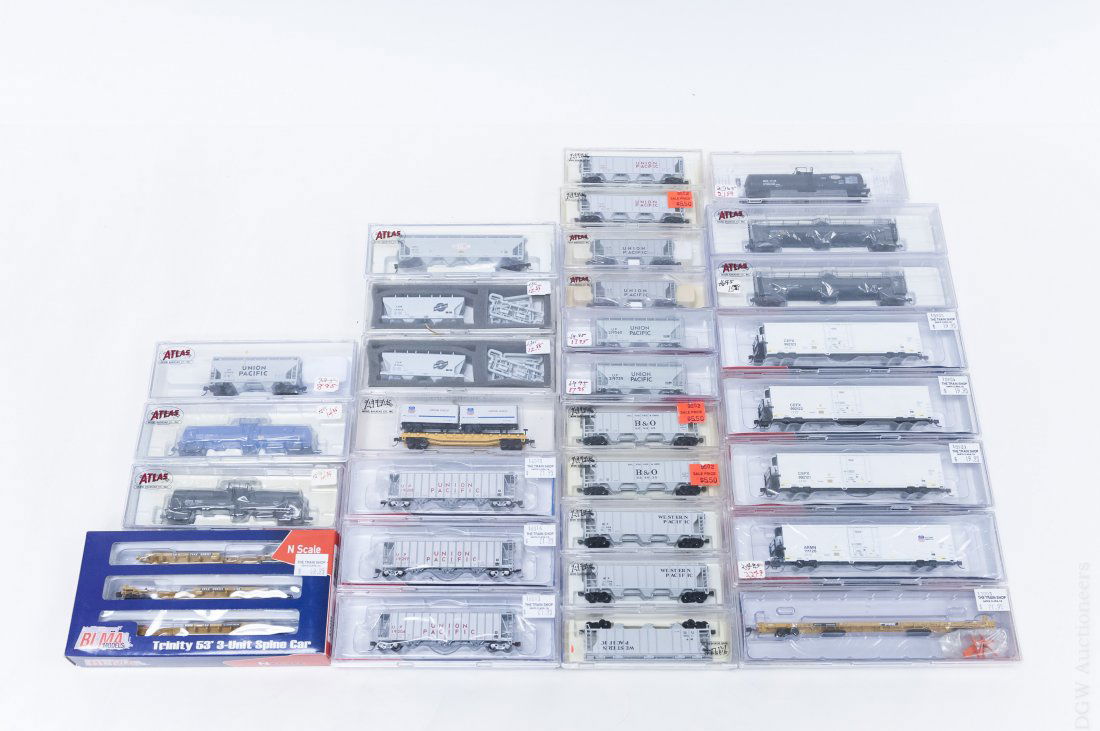 (23) 'N' Scale Model Railroad Carriages. (1 of 3)