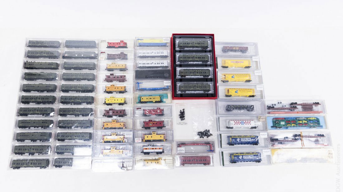 (59) 'N' Scale Model Railroad Cars. (1 of 4)