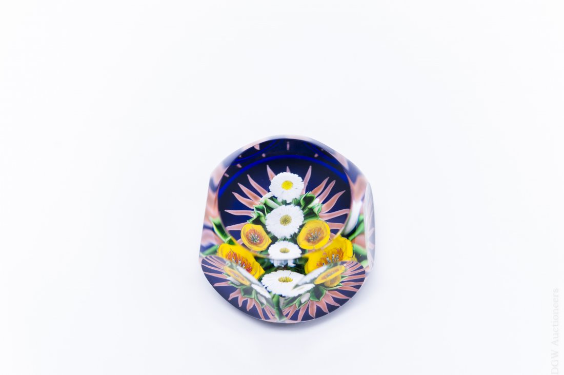 Saint-Louis "Les Petites Marguerites" Paperweight. (1 of 8)
