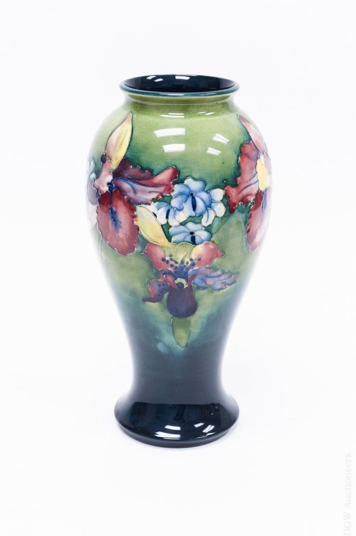 Moorcroft Art Pottery Vase. (1 of 7)