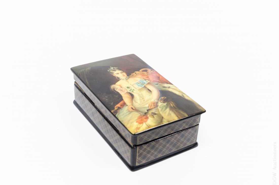 Fedoskino Lacquer Box, Duchess Maria Nikolevna. (1 of 9)