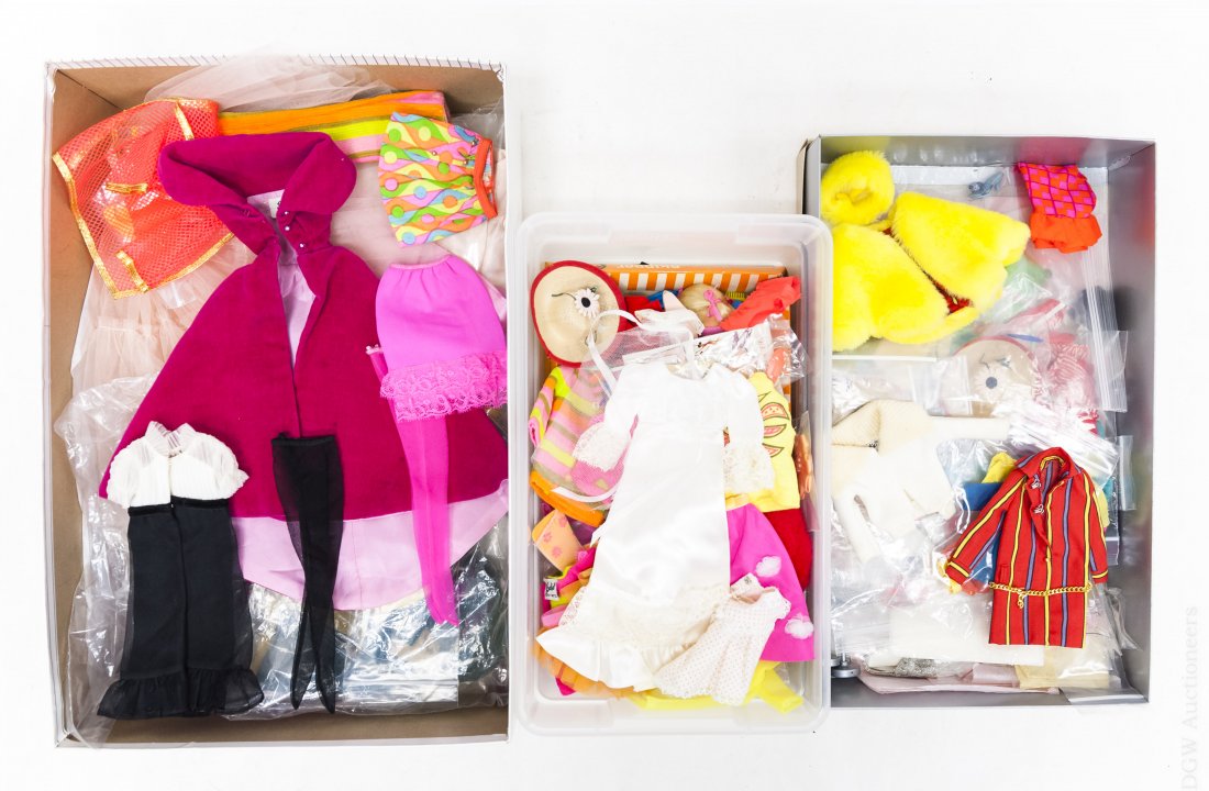 Group of Vintage Barbie & Other Doll Clothing. (1 of 7)
