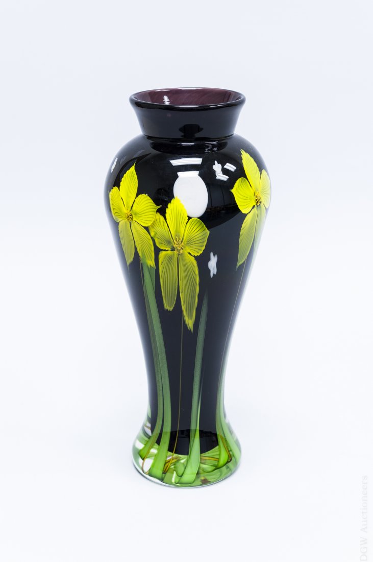 Mayauel Ward 2005 Art Glass Paperweight Vase. (1 of 7)