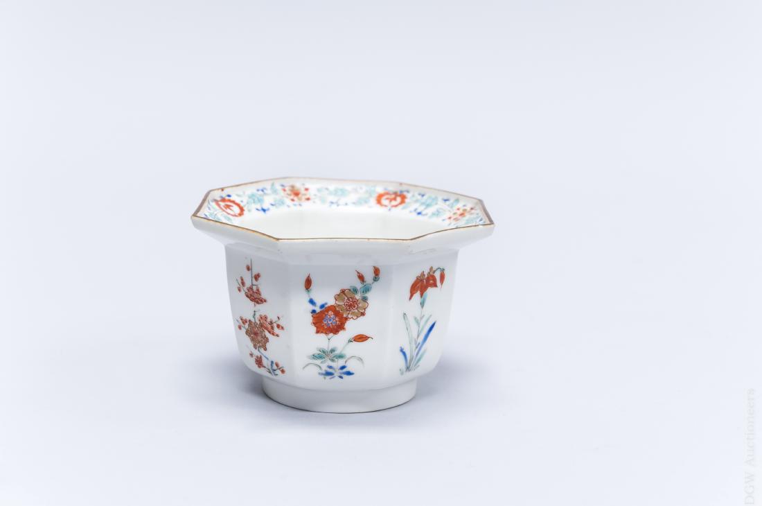 Japanese Arita Ware Porcelain Bowl, Edo Period. (1 of 6)