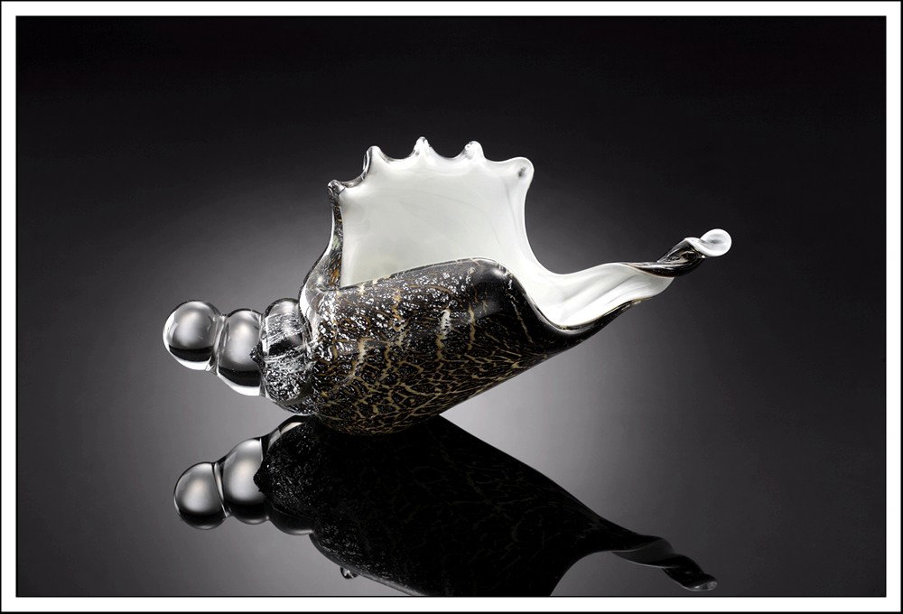 ART GLASS BROWN CONCH SHELL: Art Glass Brown Conch Shell - Size: 5.5"H 8.5"W 4"D - Lbs: 1.65