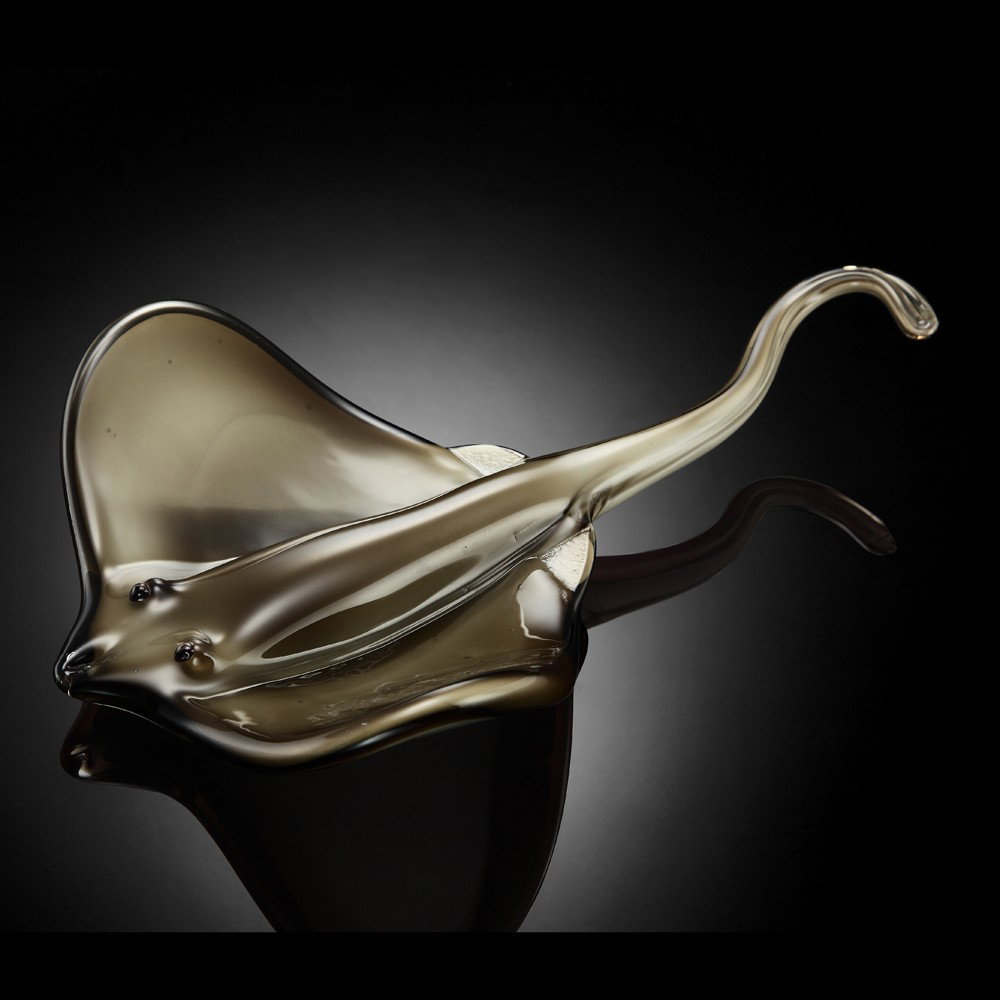 ART GLASS GRAY STING RAY: Art Glass Gray Sting Ray 3" X 12" X 7.5" Glass 2.1Lbs