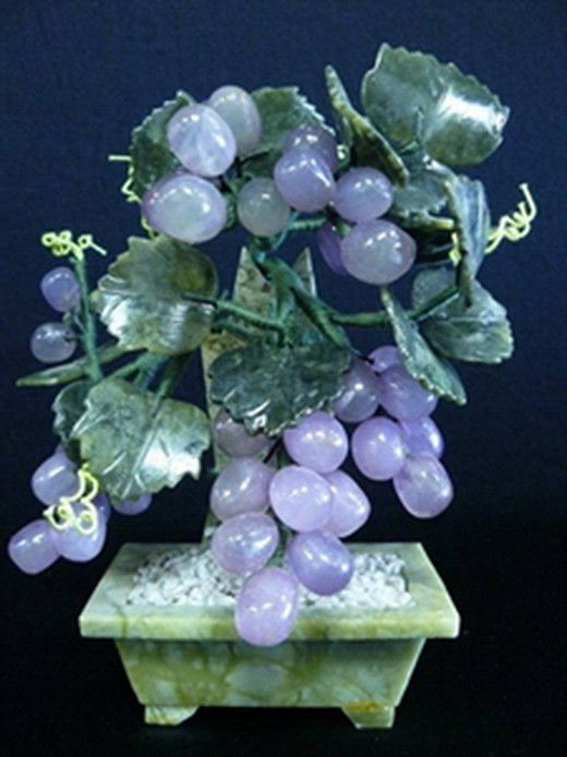 LAVENDER JADE GRAPES TREE: Lovely And Beautiful Jade Grapes Tree Is Made Of Lavender Jade. The Leaves And Pot Are Made Of Green Taiwan Jade. It Is An Ideal Decoration For Your Living Room, Dining Room, Office And Kitchen.___Wid