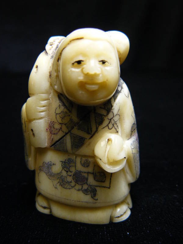 ANTIQUEBone JAPANESE NETSUKE: Japanese Netsuke. All Hand Carved From One Solid Piece Of Bone. Hand Painted With Signature On The Bottom. There Are 2 Holes On The Back, Which Is Used For Hanging. Very Detailed.___Long: 1.5", Deep: 