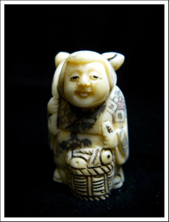 ANTIQUE BONE JAPANESE NETSUKE: ANTIQUE BONE JAPANESE NETSUKE - This Is Japanese Netsuke. All Hand Carved From Real Bone. Hand Painted With Signature On The Bottom. There Are 2 Holes On The Back, Which Is Used For Hanging. Very Deta
