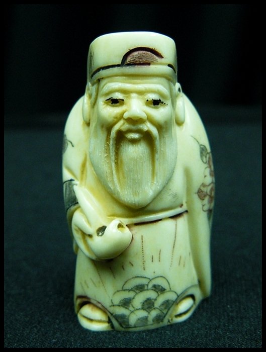 2" ANTIQUE BONE JAPANESE NETSUKE: 2" Antique Bone Japanese Netsuke - This Is Japanese Netsuke. All Hand Carved From Real Bone. Hand Painted With Signature On The Bottom. There Are 2 Holes On The Back, Which Is Used For Hanging. Very D