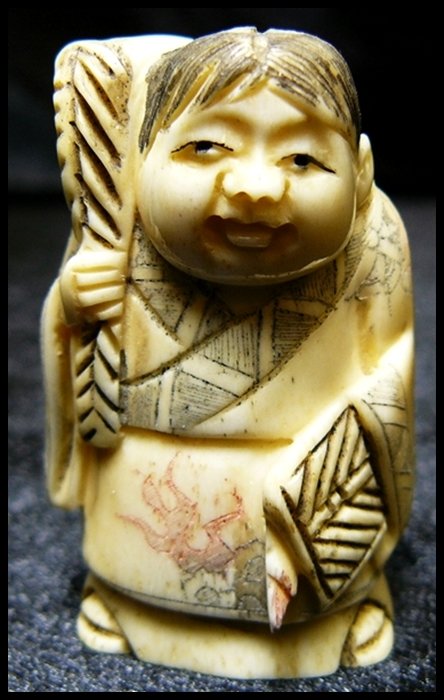 2" ANTIQUE BONE JAPANESE NETSUKE: 2" Antique Bone Japanese Netsuke - This Is Japanese Netsuke. All Hand Carved From Real Bone. Hand Painted With Signature On The Bottom. There Are 2 Holes On The Back, Which Is Used For Hanging. Very D