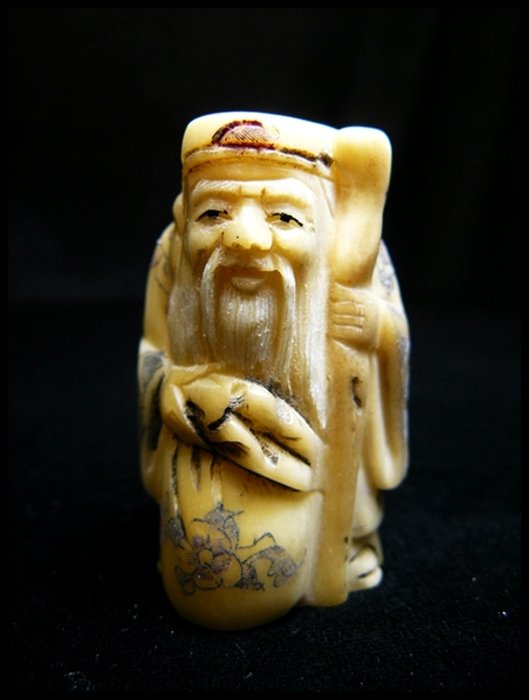 2" ANTIQUE BONE JAPANESE NETSUKE: 2" Antique Bone Japanese Netsuke - This Is Japanese Netsuke. All Hand Carved From Real Bone. Hand Painted With Signature On The Bottom. There Are 2 Holes On The Back, Which Is Used For Hanging. Very D