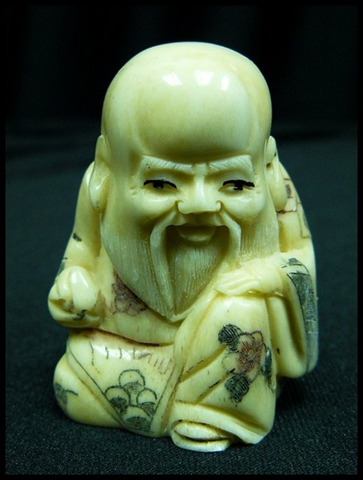 2" ANTIQUE BONE JAPANESE NETSUKE: 2" Antique Bone Japanese Netsuke - This Is Japanese Netsuke. All Hand Carved From Real Bone. Hand Painted With Signature On The Bottom. There Are 2 Holes On The Back, Which Is Used For Hanging. Very D