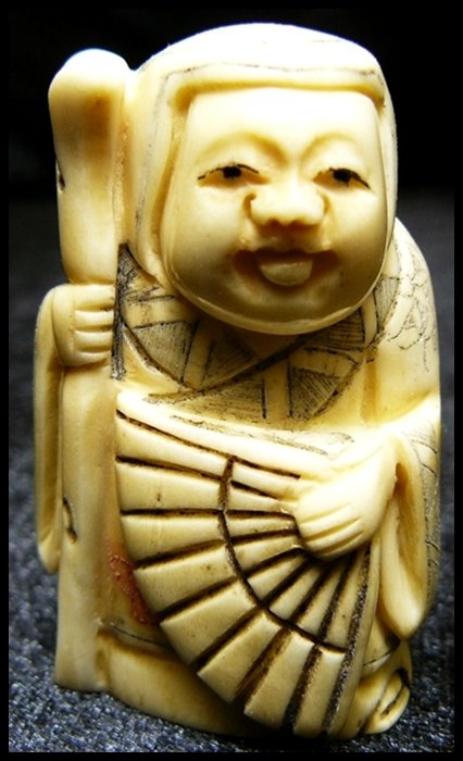 2" ANTIQUE BONE JAPANESE NETSUKE: 2" Antique Bone Japanese Netsuke - This Is Japanese Netsuke. All Hand Carved From Real Bone. Hand Painted With Signature On The Bottom. There Are 2 Holes On The Back, Which Is Used For Hanging. Very D