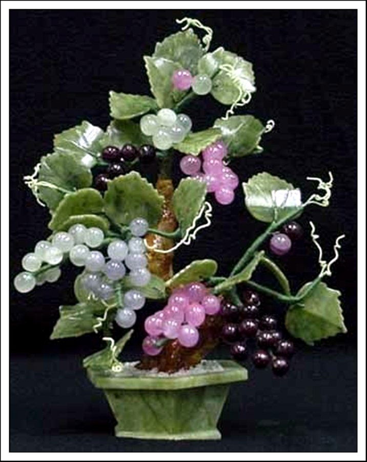 REAL JADE GRAPES TREE: Real Jade Grapes Tree - This Loverly And Beautiful Jade Grapes Vines Tree Is Made Of Real Jade. The Leaves And Pot Are Made Of Green Taiwan Jade. It Is An Ideal Decoration For Your Living Room, Dinnin