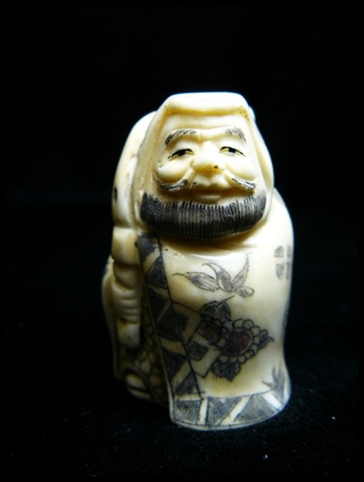 2" ANTIQUE BONE NETSUKE: 2" ANTIQUE BONE NETSUKE - This Is Japanese Netsuke. All Hand Carved From Real Bone. Hand Painted With Signature On The Bottom. There Are 2 Holes On The Back, Which Is Used For Hanging. Very Detailed. 