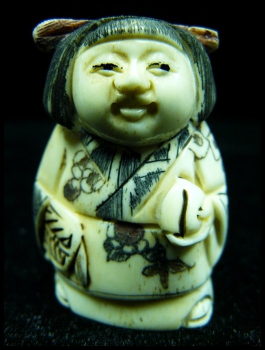 2" ANTIQUE BONE NETSUKE: 2" ANTIQUE BONE NETSUKE - This Is Japanese Netsuke. All Hand Carved From Real Bone. Hand Painted With Signature On The Bottom. There Are 2 Holes On The Back, Which Is Used For Hanging. Very Detailed. 