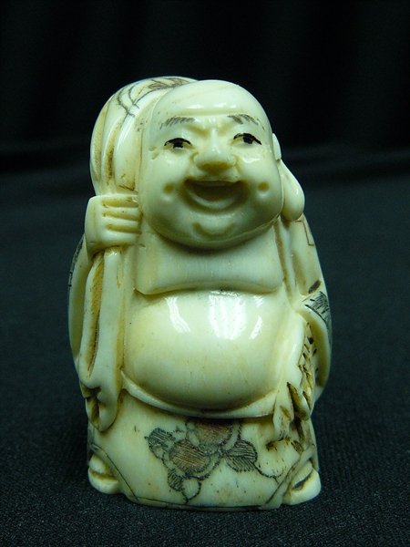 2" ANTIQUE BONE NETSUKE: 2" Antique Bone Netsuke - 1"x1.5"x2" - Handcarved From Solid Bone With The Artist Signature On The Bottom. This Can Be Hung From 2 Holes On The Back.