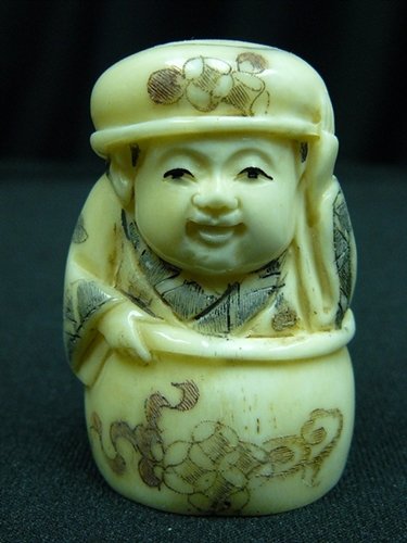 2" ANTIQUE BONE NETSUKE: 2" Antique Bone Netsuke 1"X1.5"X2" This Is A Very Beautifully Carved Netsuke. All Hand Carved From One Solid Piece Of Solid Bone. Hand Painted With Signature On The Bottom. There Are 2 Holes On The Ba