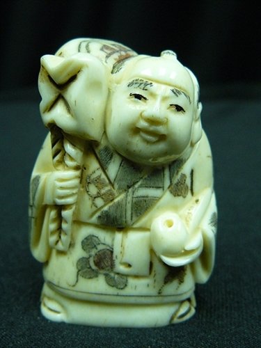 2" ANTIQUE BONE NETSUKE: 2" Antique Bone Netsuke 1"X1.5"X2" This Is A Very Beautifully Carved Netsuke. All Hand Carved From One Solid Piece Of Solid Bone. Hand Painted With Signature On The Bottom. There Are 2 Holes On The Ba