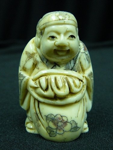 2" ANTIQUE BONE NETSUKE: 2" Antique Bone Netsuke - 1"X1.5"X2" - This Is A Very Beautifully Carved Netsuke. All Hand Carved From One Solid Piece Of Solid Bone. Hand Painted With Signature On The Bottom. There Are 2 Holes On Th