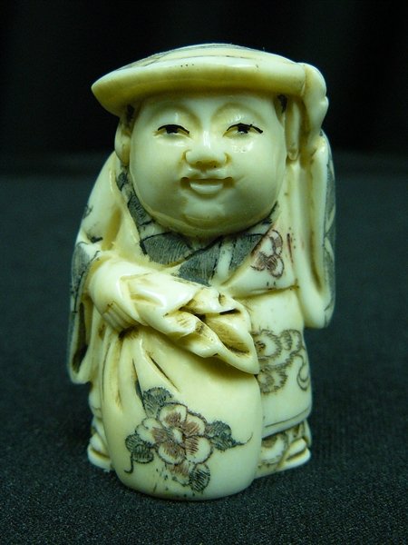 2" ANTIQUE BONE NETSUKE: 2" Antique Bone Netsuke - 1"x1.5"x2" - This Is A Very Beautifully Carved Netsuke. All Hand Carved From One Solid Piece Of Solid Bone. Hand Painted With Signature On The Bottom. There Are 2 Holes On Th