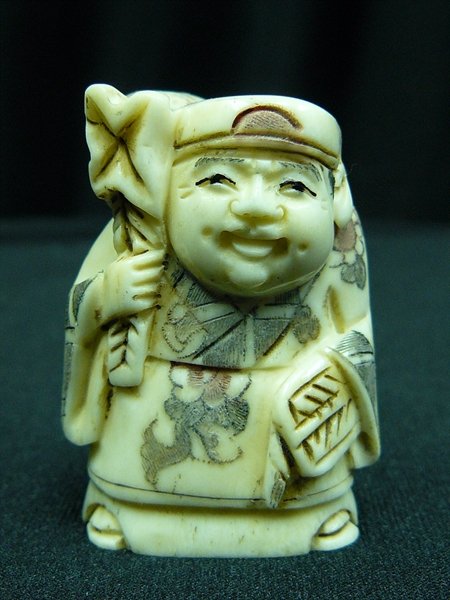 2" ANTIQUE BONE NETSUKE: 2" Antique Bone Netsuke - 1"x1.5"x2" - This Is Japanese Netsuke. All Hand Carved From One Solid Piece Of Cow Bone. Hand Painted With Signature On The Bottom. There Are 2 Holes On The Back, Which Is Us