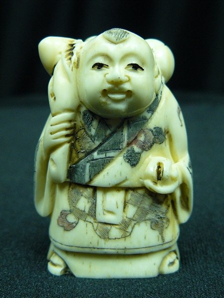 2" ANTIQUE BONE NETSUKE: 2" Antique Bone Netsuke - 1"x1.5"x2" - This Is Japanese Netsuke. All Hand Carved From One Solid Piece Of Cow Bone. Hand Painted With Signature On The Bottom. There Are 2 Holes On The Back, Which Is Us
