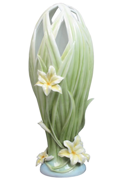 INTERLACED LEAVES VASE: Interlaced Leaves Vase - Material - Fine Porcelain - Size - (h) 15