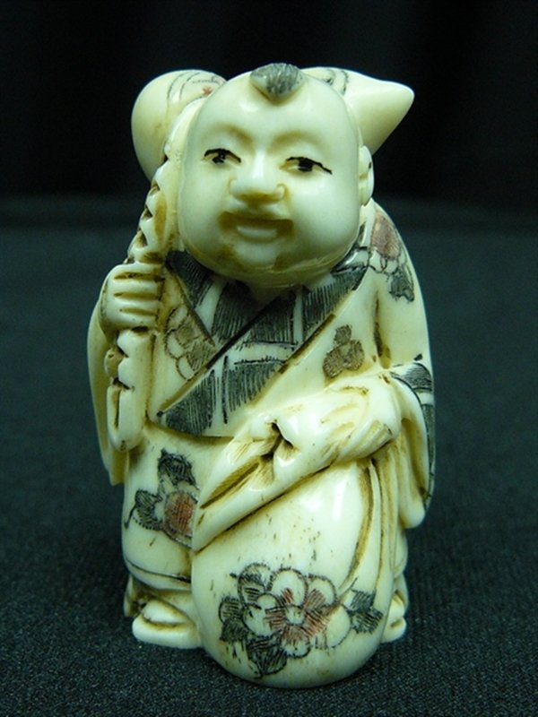 2" ANTIQUE BONE NETSUKE: 2" Antique Bone Netsuke - 1"x1.5"x2" - This Is Japanese Netsuke. All Hand Carved From One Solid Piece Of Cow Bone. Hand Painted With Signature On The Bottom. There Are 2 Holes On The Back, Which Is Us