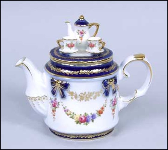 TEA POT W/ TEA SET TOP (PC): TEA POT W/ TEA SET TOP (PC)