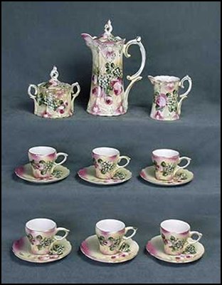 FIFTEEN-PIECE TEA SET.: FIFTEEN-PIECE TEA SET.