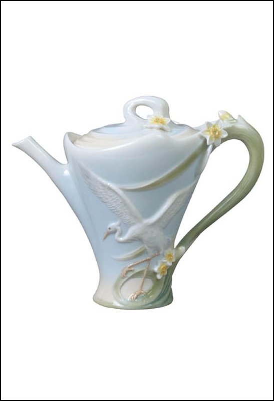EGRET TEAPOT (MINI): Egret Teapot (mini) - Material - Fine Porcelain - Size - (l) 6 3/4