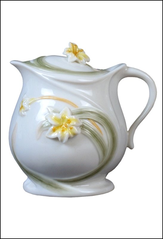 CALLA LILY CREAMER: Calla Lily Creamer - Material - Fine Porcelain - Size - (l) 3 7/8