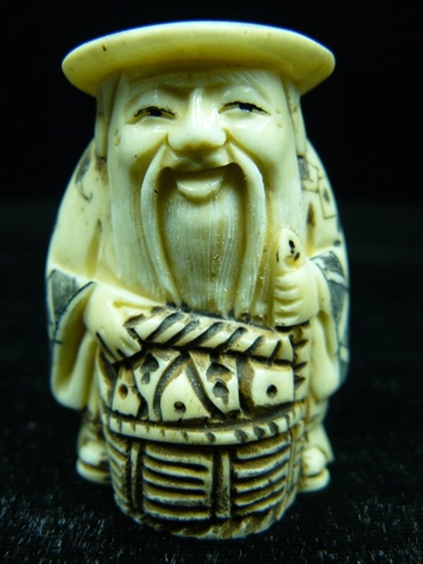 2" ANTIQUE BONE NETSUKE: 2" Antique Bone Netsuke - 1"x1.5"x2" - This Is Japanese Netsuke. All Hand Carved From One Solid Piece Of Cow Bone. Hand Painted With Signature On The Bottom. There Are 2 Holes On The Back, Which Is Us