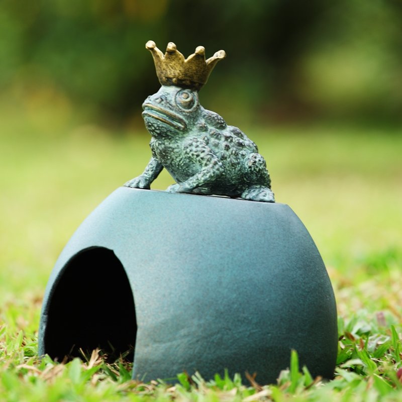 FROG PRINCE - TOAD HOUSE: Frog Prince - Toad House - Weight: 2.5 Lbs - Size: 9.5"H 8"W 8"D - Material: ALUMINUM